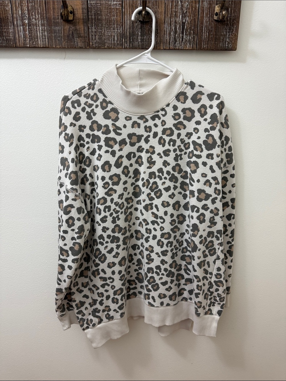 American Eagle Outfitters Leopard Print Turtleneck Sweater - Cream & Brown